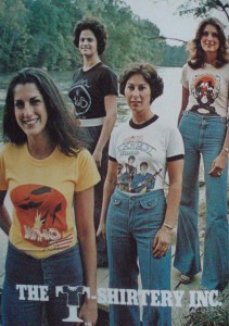 modelki w dżinsach i t-shirtach, reklama firmy „T-Shirtery Inc. 1976